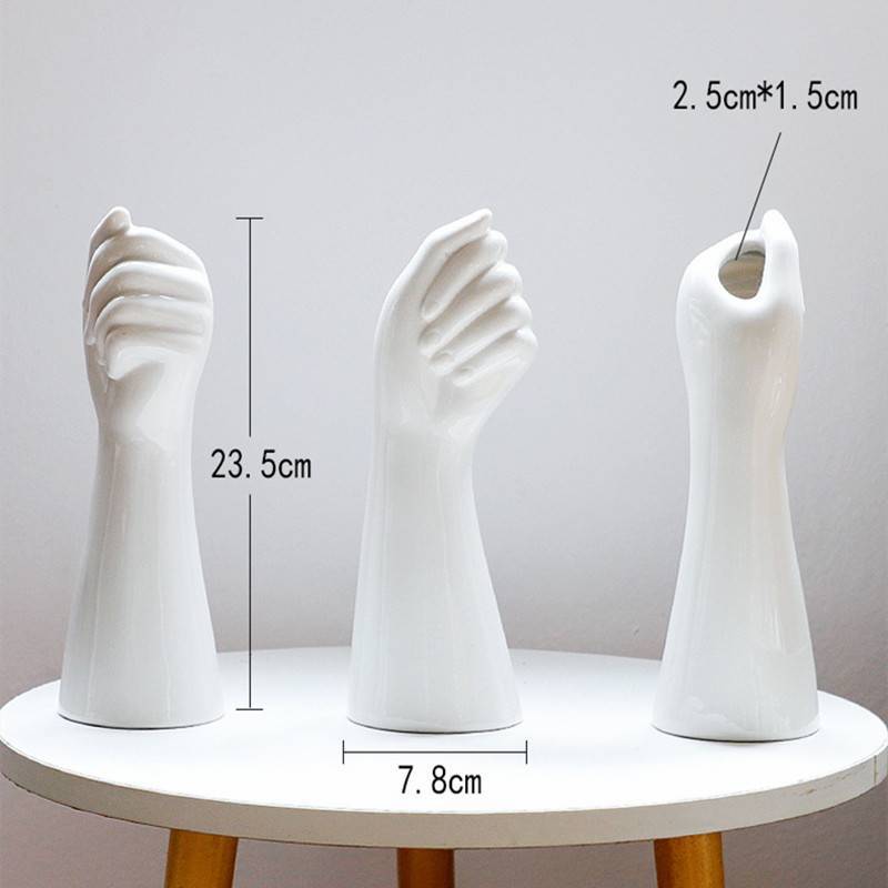 Glanzende keramische vaas in handvorm artistieke woondecoratie accent