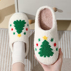Kerstpantoffels in een speels figuurmodel voor binnen