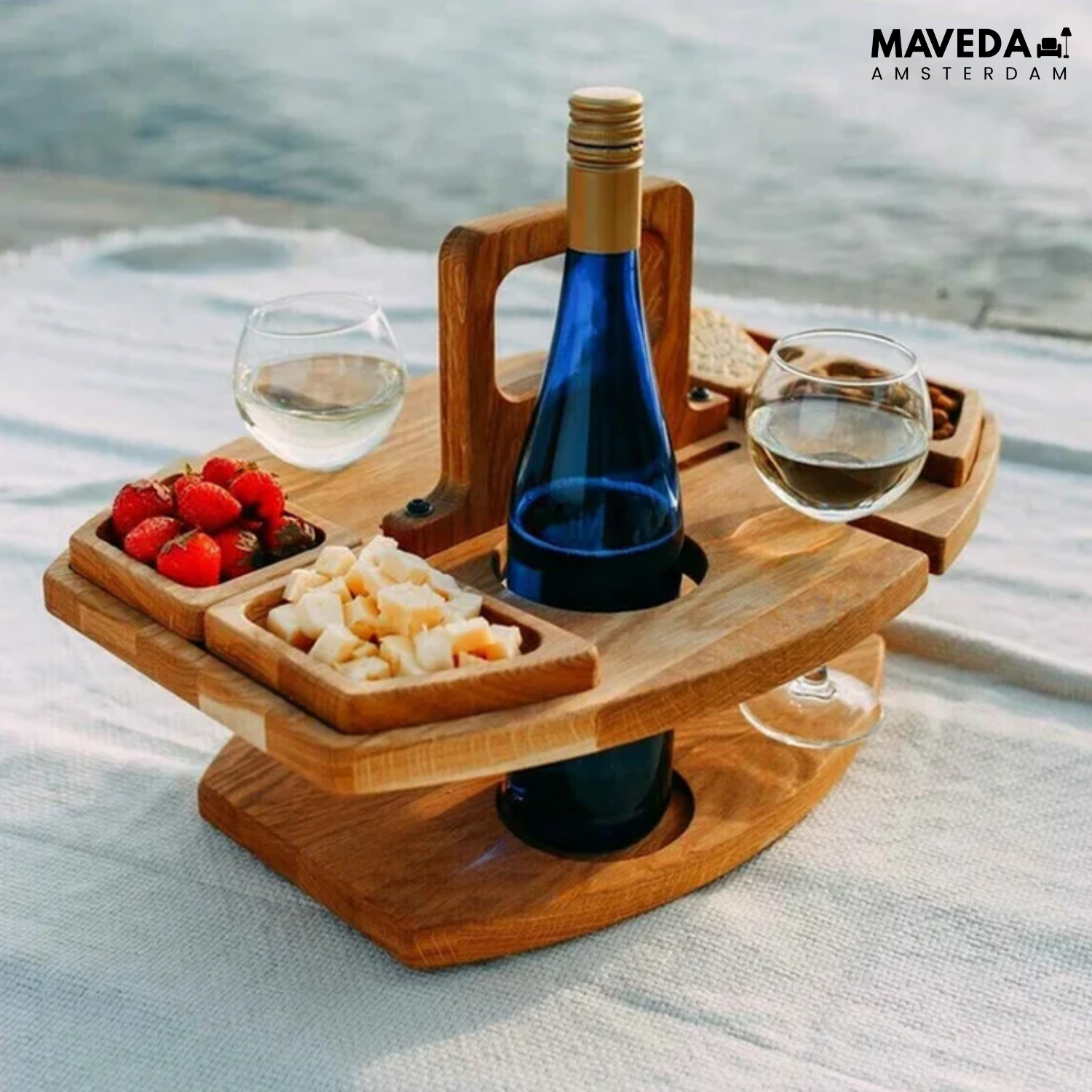 PicniMate™ - your stylish wine table for on the go