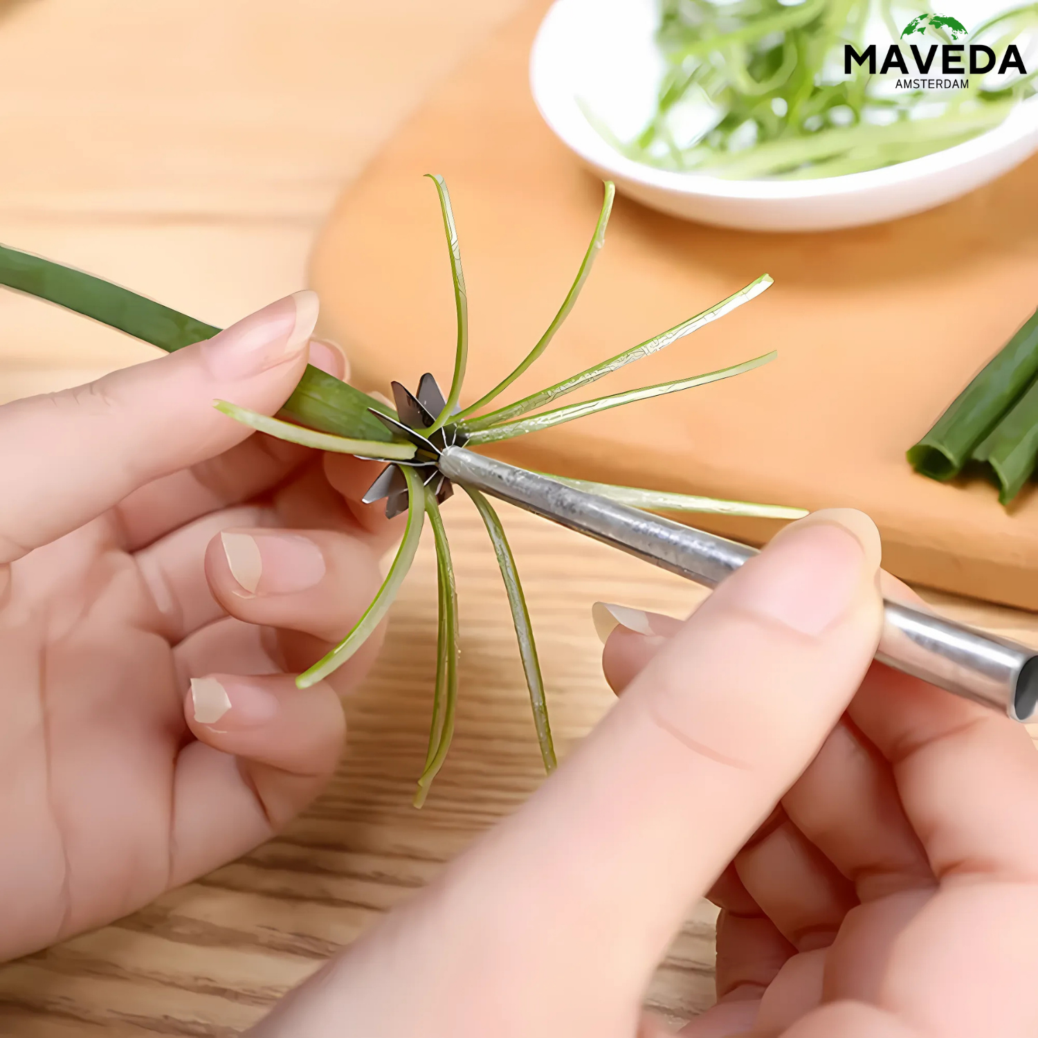 BloomBlade™ - Plum Blossom Onion Cutter Made of Zinc Alloy