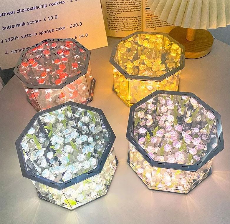 LumiFlora - Handmade cube lamp with flowers