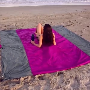 SandAway - No more sticky sand on your skin!
