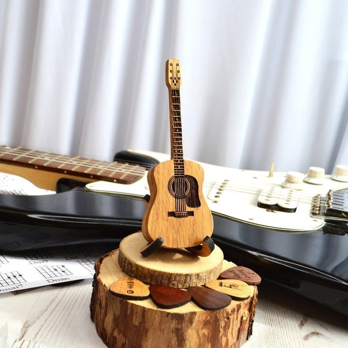 50% OFF | GuitarHolder™ - Guitar pick holder + 3 free picks [Last day sale]