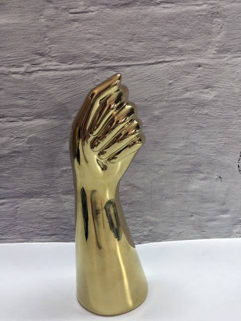 Glanzende keramische vaas in handvorm artistieke woondecoratie accent