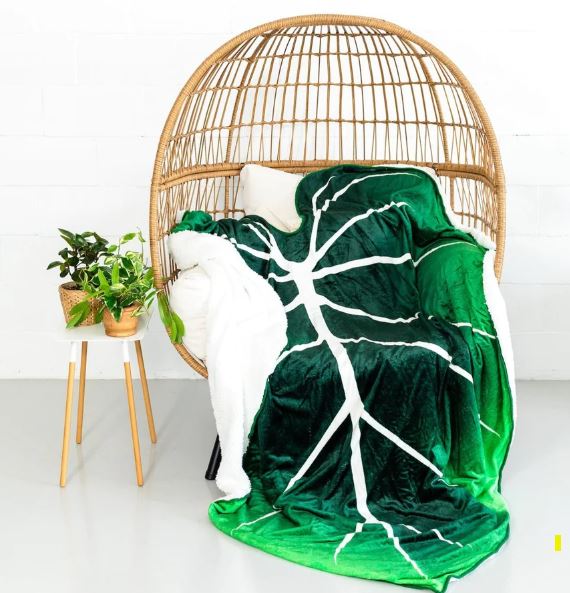 50% OFF | LeafyLuxe™ - Leaf-Shaped Fleece Blanket [Last Day Sale]