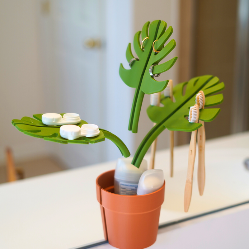 LeafEase - Stylish mirror storage for a tidy bathroom