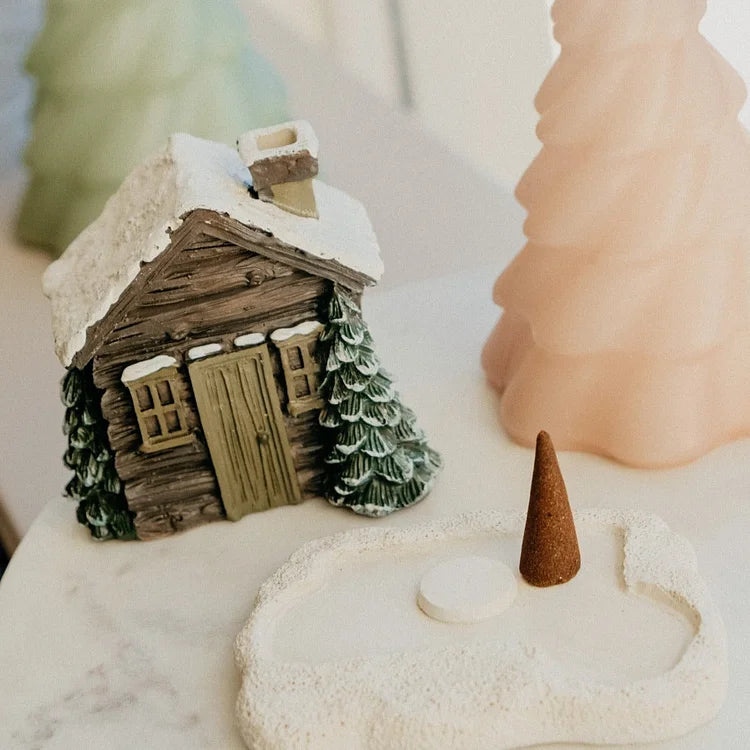 CozyCabin - Log Cabin Snowy Winter Incense Cone Burner [Last Day Sale]
