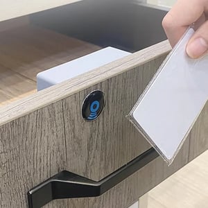 SafeTap - Smart protection for your lockers 