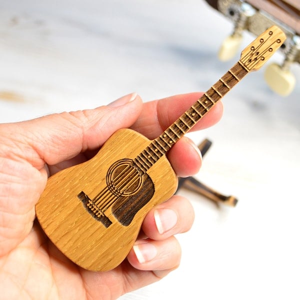 50% OFF | GuitarHolder™ - Guitar pick holder + 3 free picks [Last day sale]