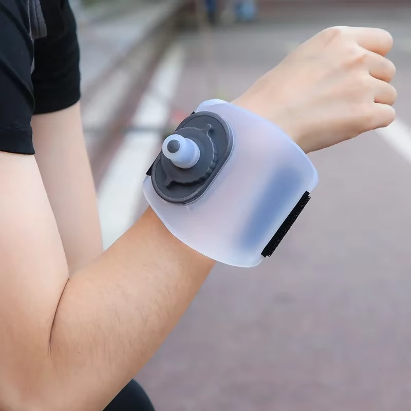 Handvrije polswaterfles voor actieve hydratatie
