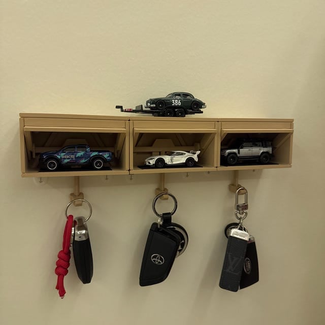 KeySwing - The key holder that moves!