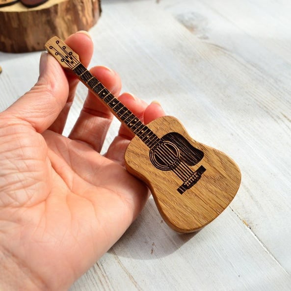 50% OFF | GuitarHolder™ - Guitar pick holder + 3 free picks [Last day sale]