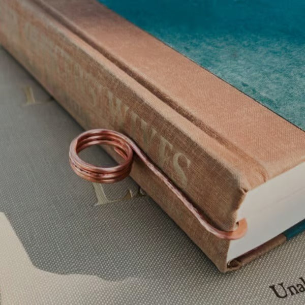 Strakke minimalistische metalen ring leeswijzer voor boekenliefhebbers