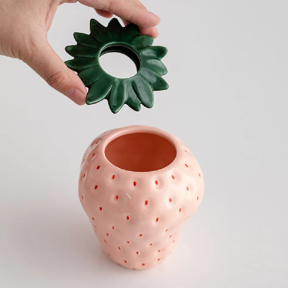 Handgemaakte keramische aardbeivaas