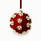 Kerstversiering met zachte kerstballen en een elegante glans