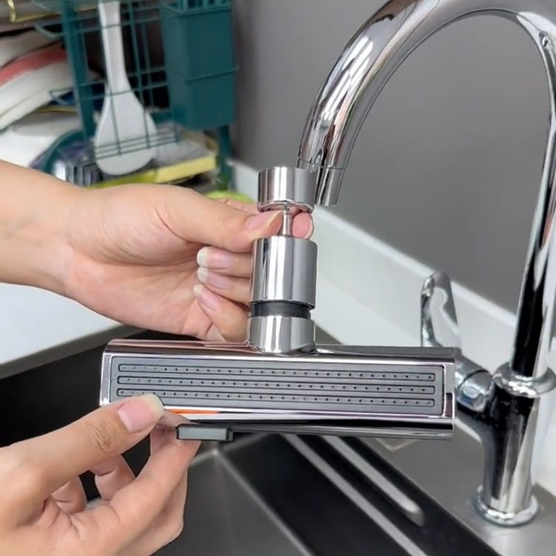 Kraanopzetstuk met gerichte waterstraal boven de gootsteen