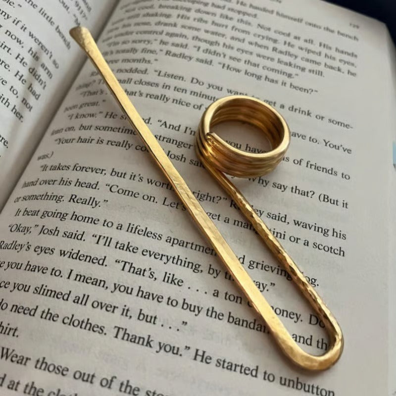 Strakke minimalistische metalen ring leeswijzer voor boekenliefhebbers