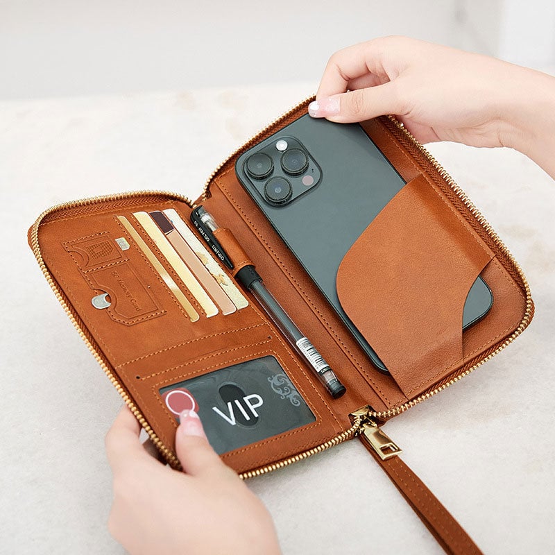 SafePort - The smart passport cover with RFID protection