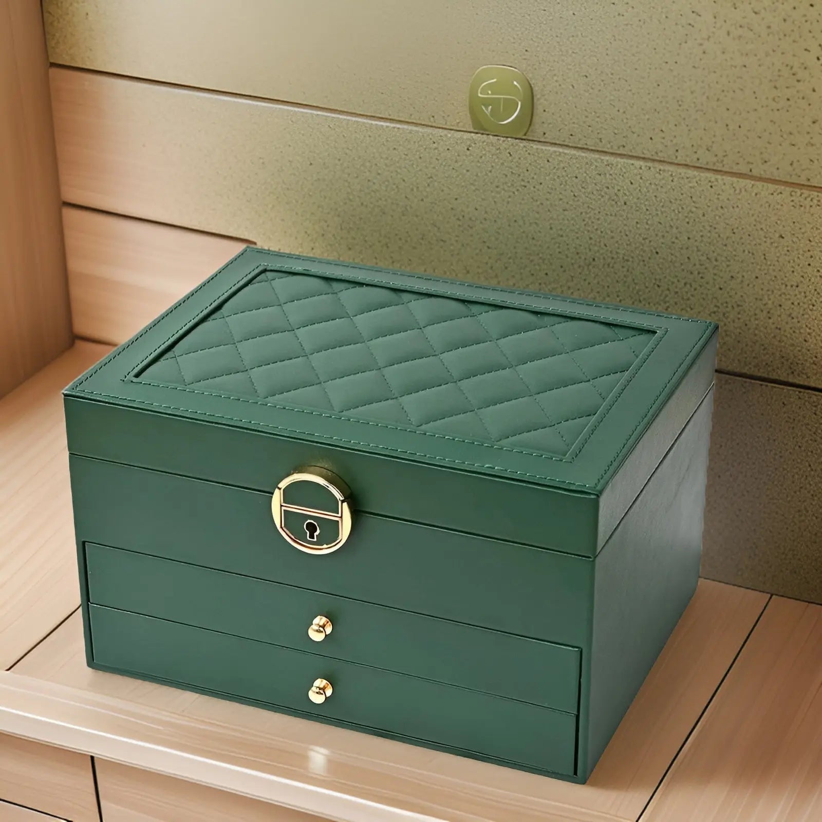 LuxeTrove - Stylish jewelry storage with a luxury factor