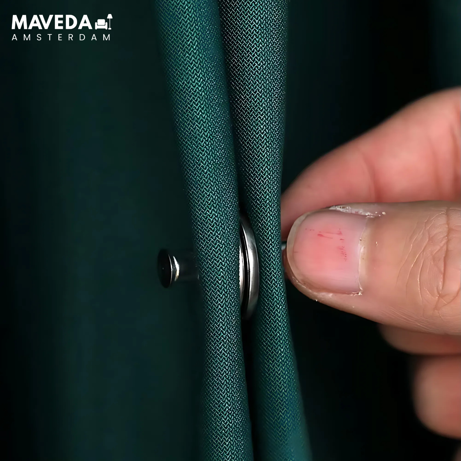 2+2 FREE | GlideHold - Magnetic curtain clips to prevent light leaks