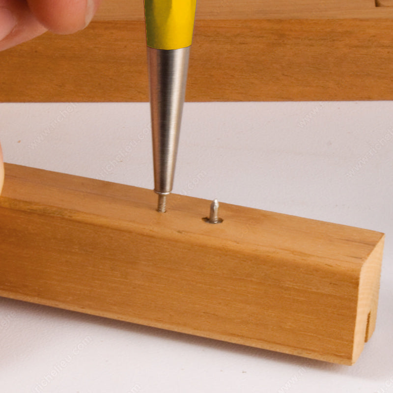 GripNail - Practical sleeve aid 