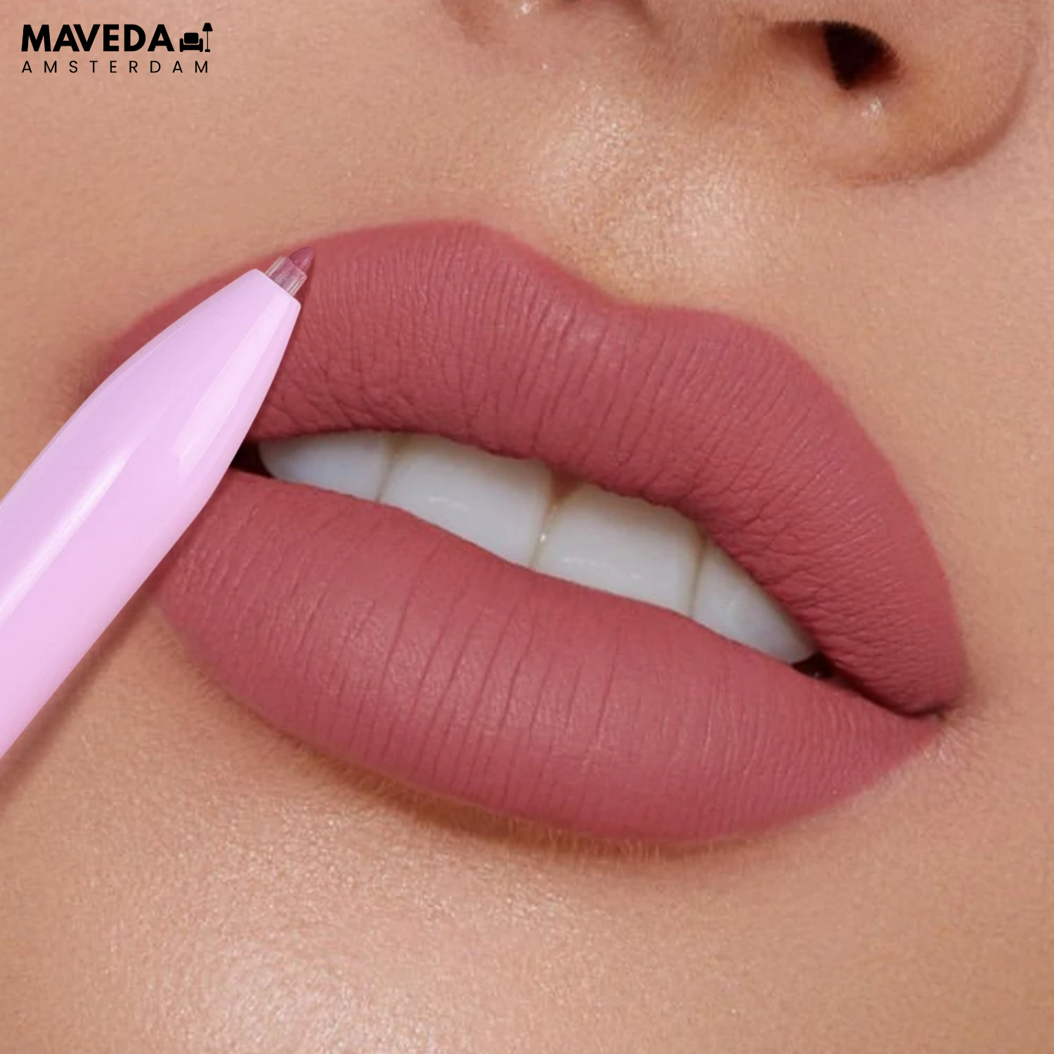 GlamLine - your 4-in-1 beauty helper for on the go