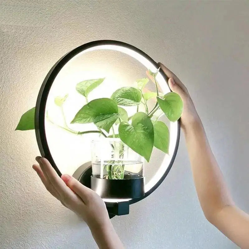GlowPlant - Wall lamp with style &amp; integrated planter