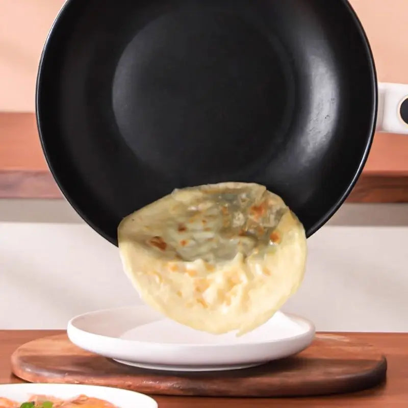 CrispyPan - Electric frying pan for versatile cooking