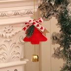 Kerstboomhanger | Vilten kerstboom met bel | Gouden details | Rustieke decoratie