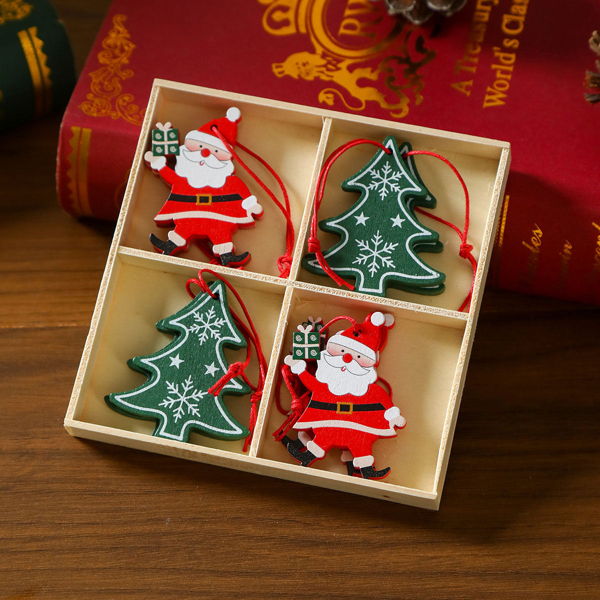Boomvormige ornamenten om in de kerstboom te hangen