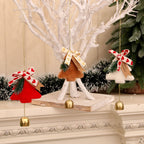 Vilten kerstboomhanger in de vorm van een kerstboom met bel