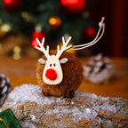 Kerstdecoratie met een ambachtelijk vervaardigde rendierfiguur
