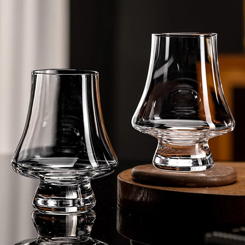 Vier stevige drinkglazen voor whisky en andere sterke dranken