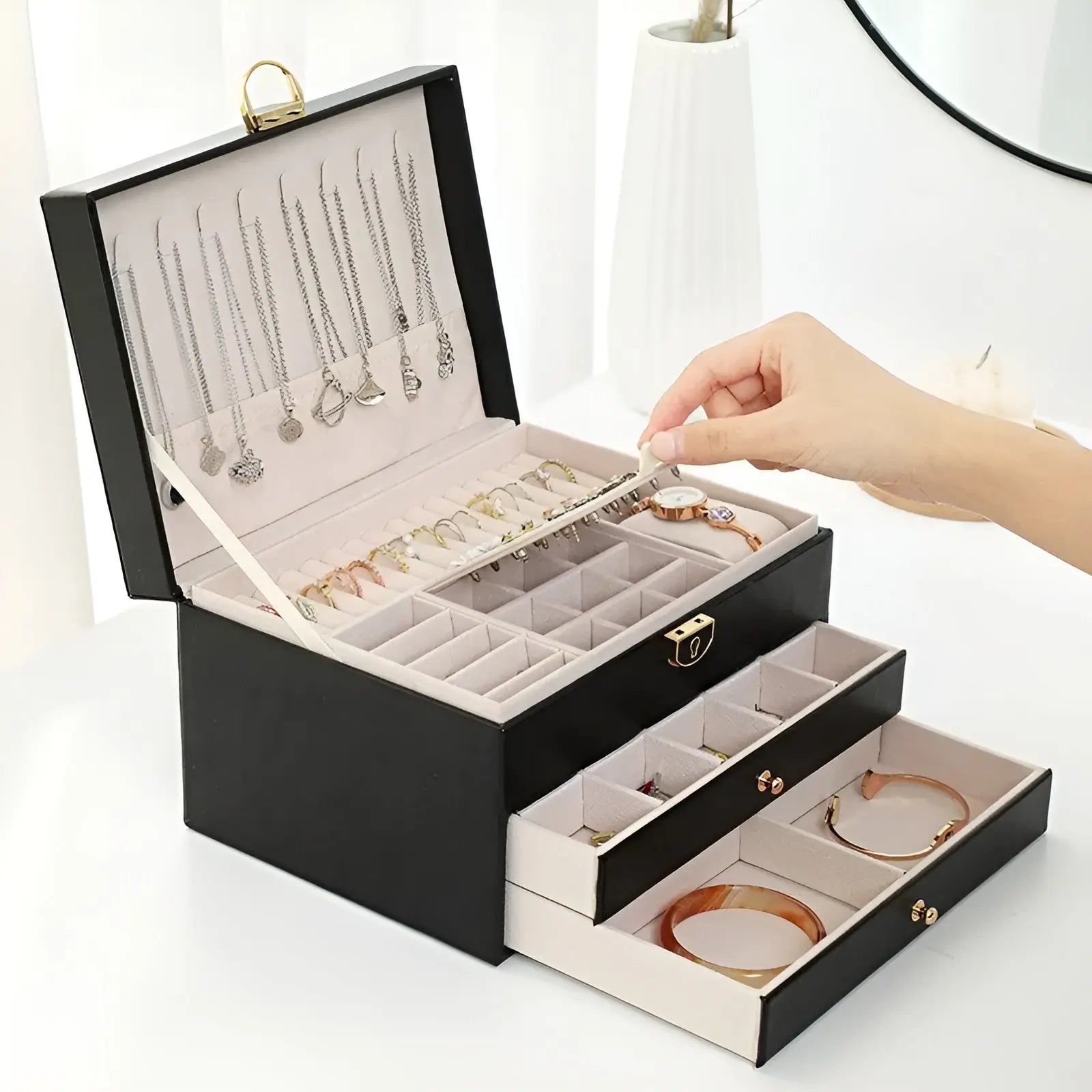 LuxeTrove - Stylish jewelry storage with a luxury factor