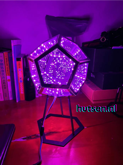 CosmoGlow - Futuristic dodecahedron lamp with depth effect