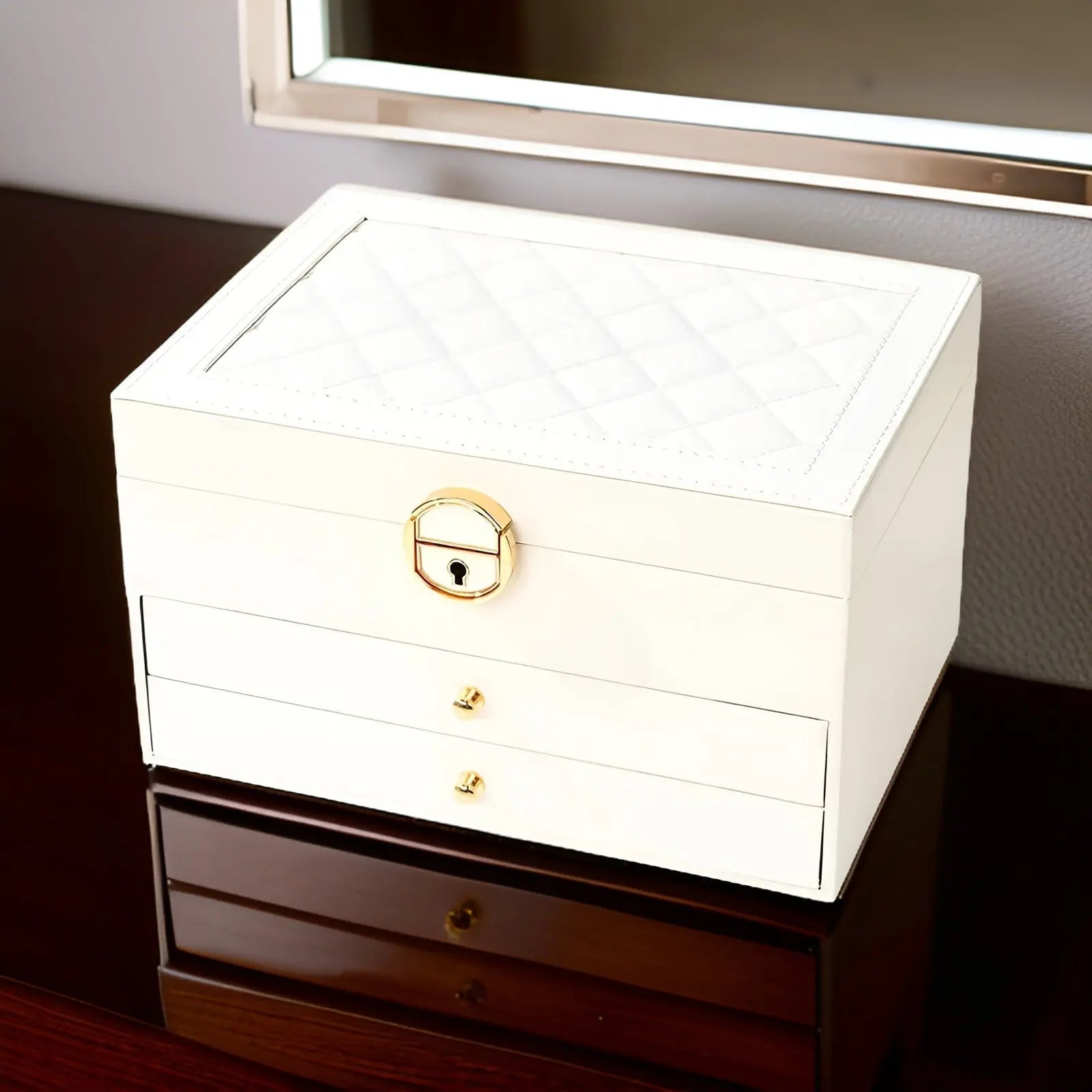 LuxeTrove - Stylish jewelry storage with a luxury factor