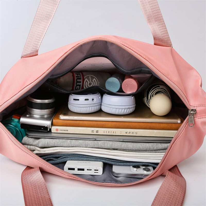 RollAway - Lightweight suitcase with wheels &amp; dry-wet separation