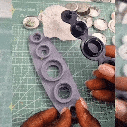 Doe-het-zelf knoppenmaker knutselset voor gepersonaliseerde pins en badges