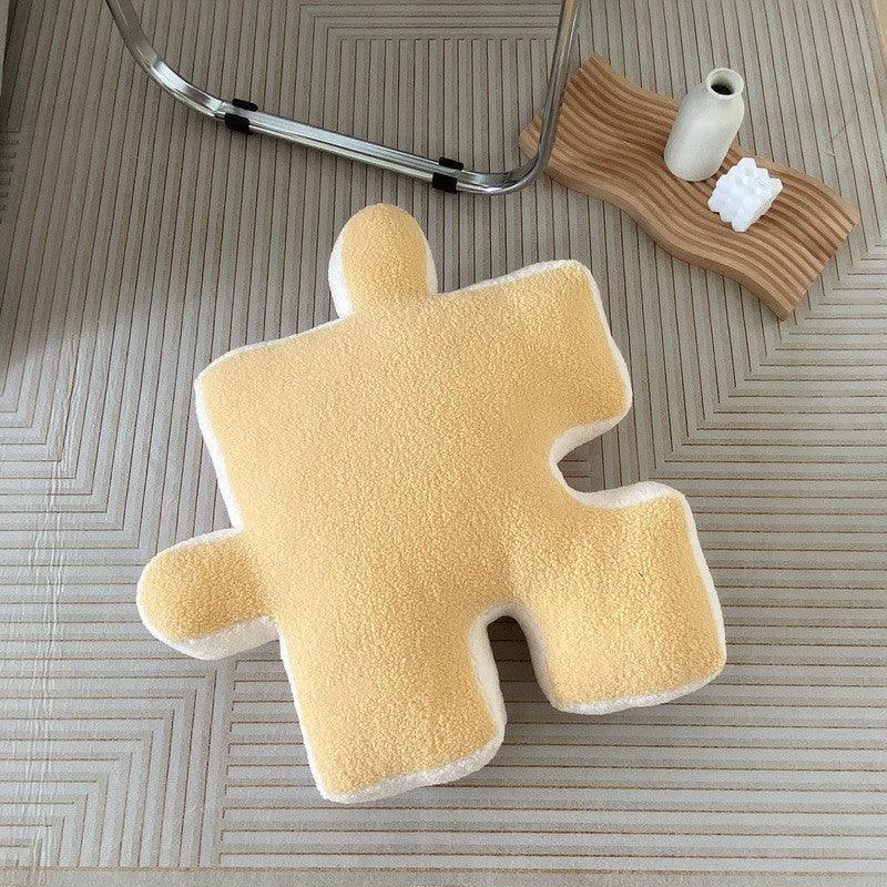 Zacht fleece kussen in een speelse puzzelvorm