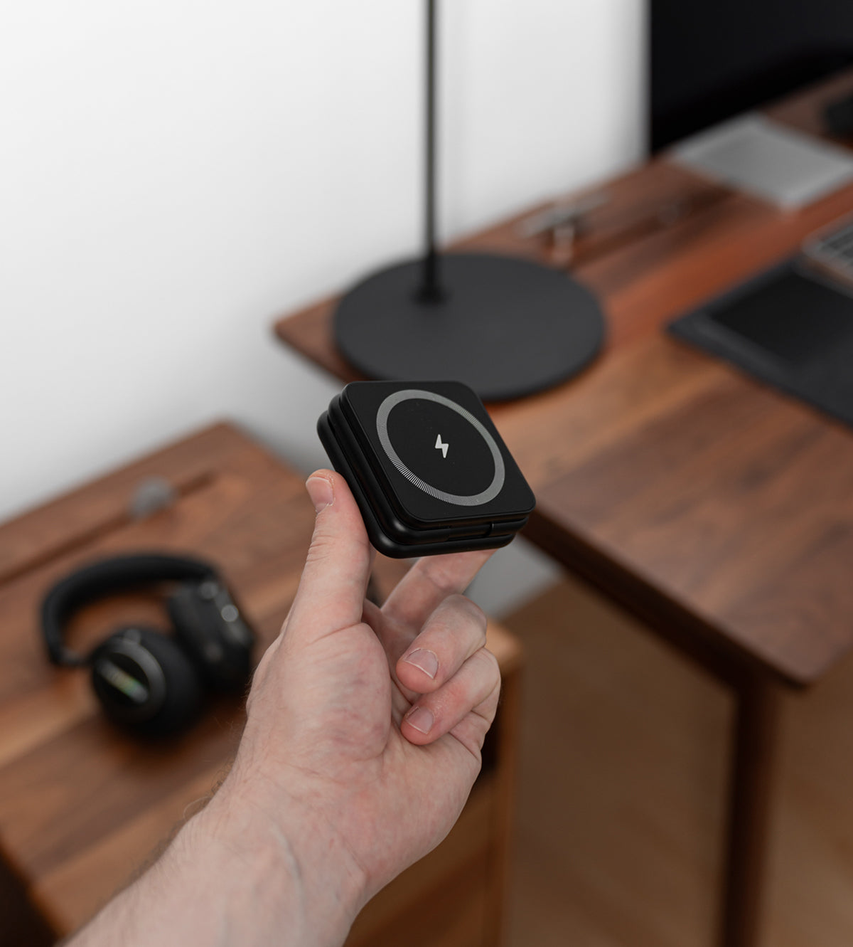 Modern 3-in-1 Draadloze Oplaadstandaard voor Bureau en Nachtkastje