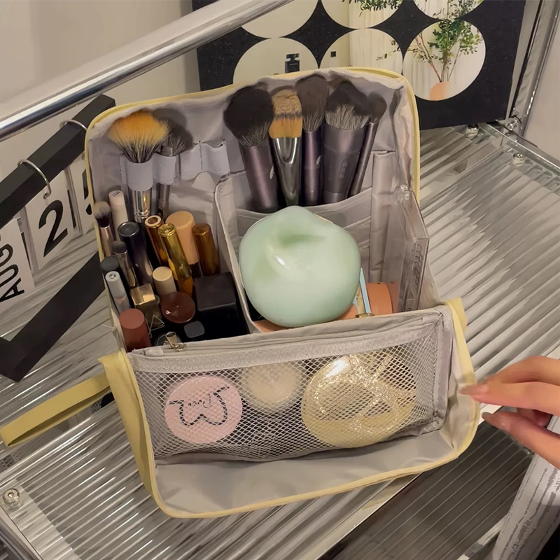 CosmiCase - The ultimate cosmetic bag for home &amp; on the go