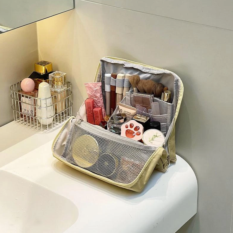 CosmiCase - The ultimate cosmetic bag for home &amp; on the go