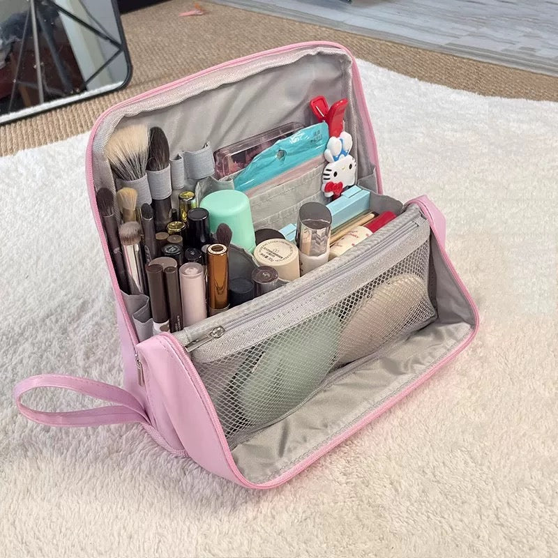 CosmiCase - The ultimate cosmetic bag for home &amp; on the go