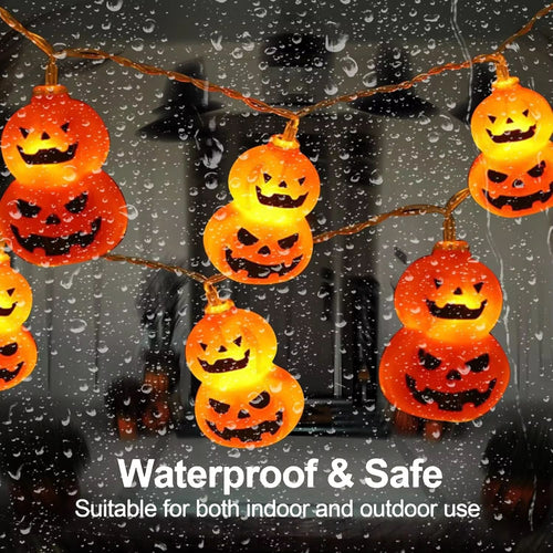 Halloweenverlichting met meerdere led-pompoenlampjes aan een slinger