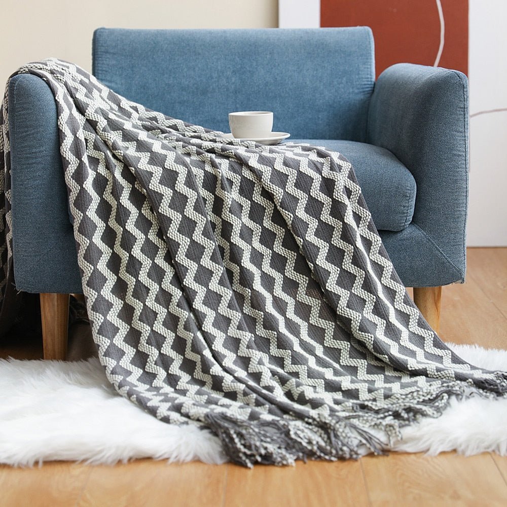 LoomSoft - cozy knitted blanket for sofa and bed