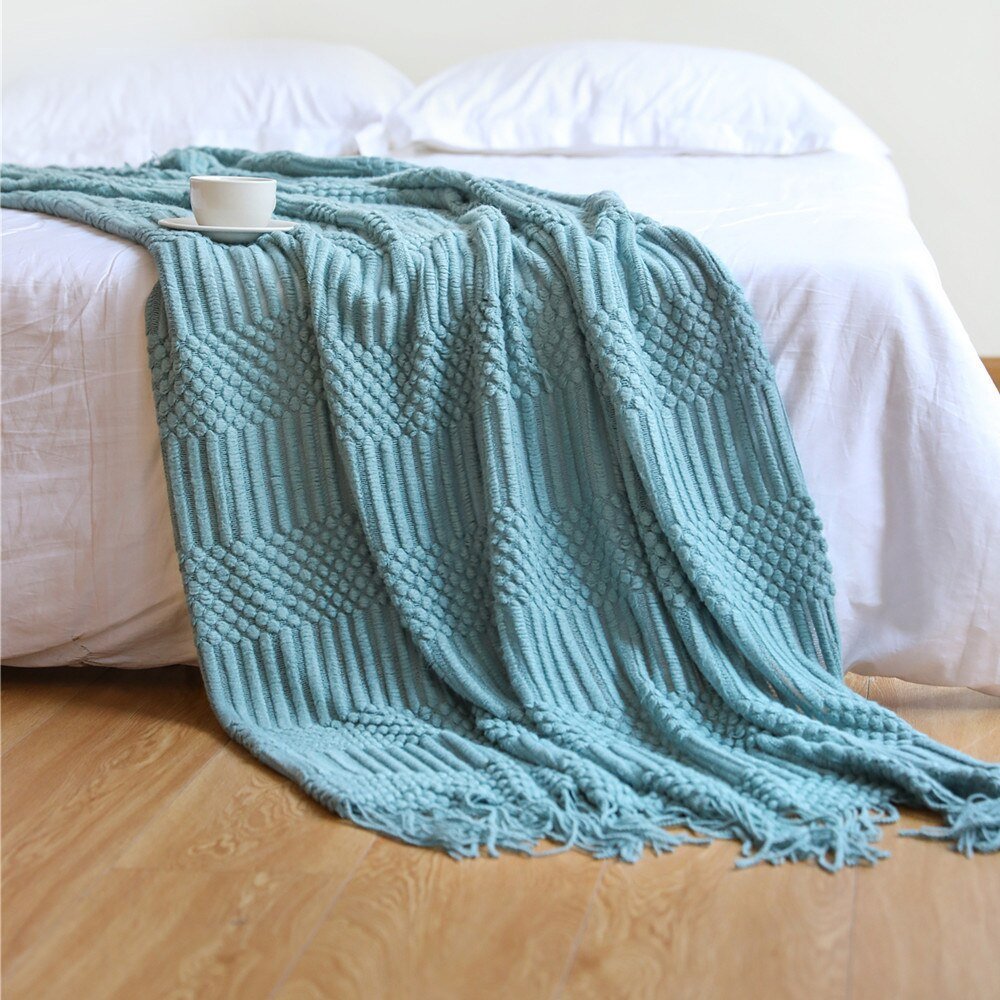 LoomSoft - cozy knitted blanket for sofa and bed