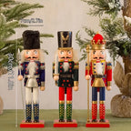 Notenkrakerbeeldje als kleurrijke decoratie voor de kersttafel