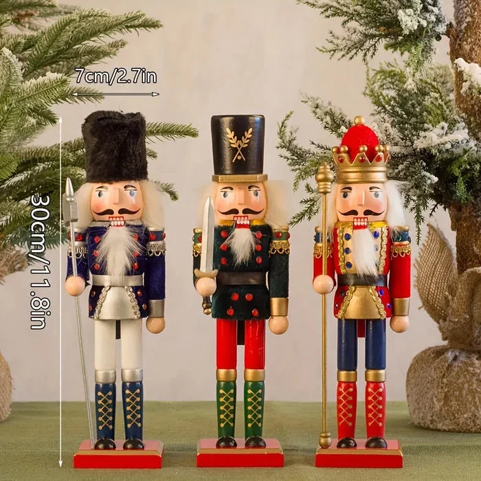 Notenkrakerbeeldje als kleurrijke decoratie voor de kersttafel