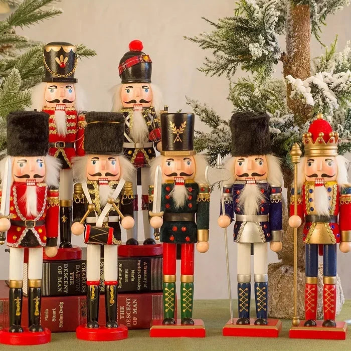Notenkrakerbeeldje als feestelijke tafeldecoratie