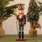 Kleurrijke notenkrakerdecoratie voor een feestelijk interieur